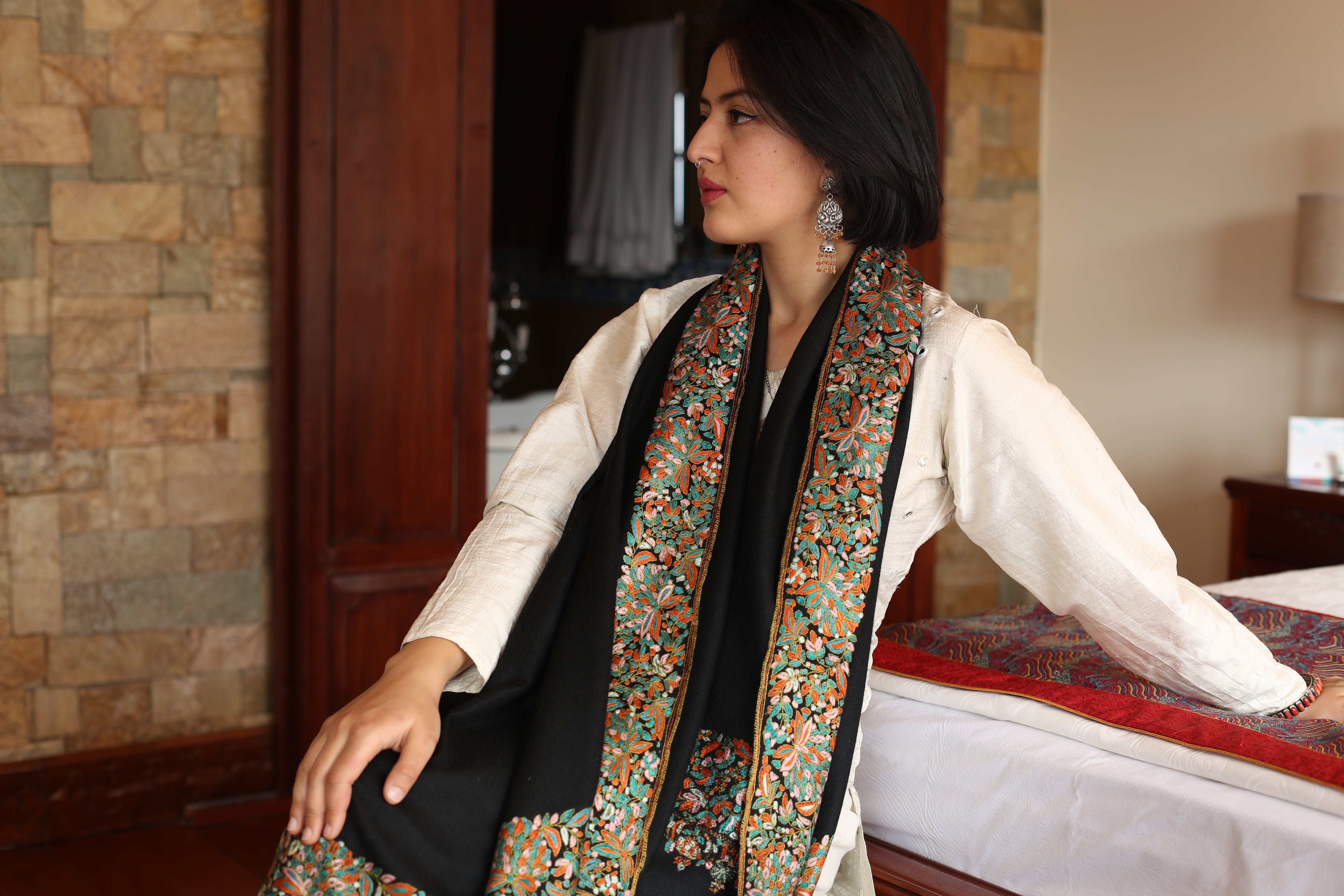 Hand Embroidery Papier Mache Pure Pashmina Stole - the ladakh art palace